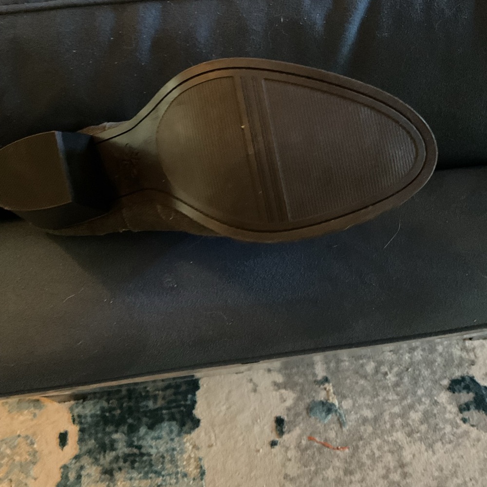 8.5 Vera Wang grey boots zippers on both sides never worn!